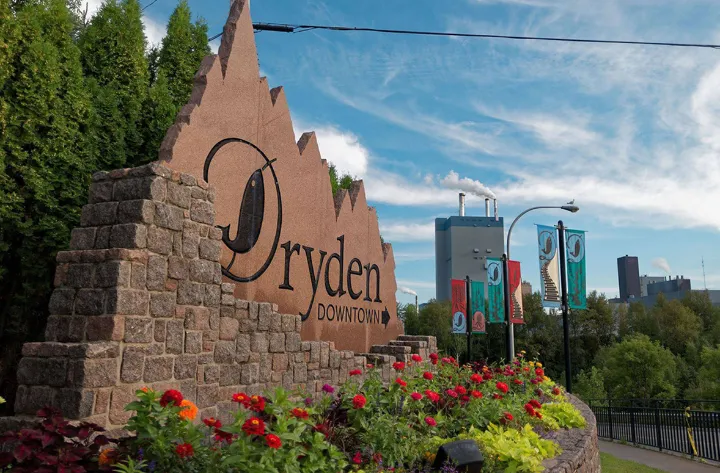 شهری جذاب در انتاریو با جمیعت حداقلی و جاذبه‌های حداکثری 